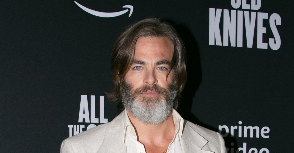 Chris Pine explica por qué tiene pelo largo y barba