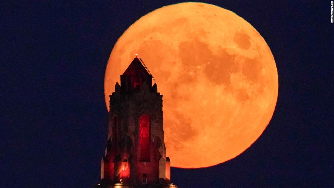 Luna llena de agosto cuándo ver la luna gigante del esturión